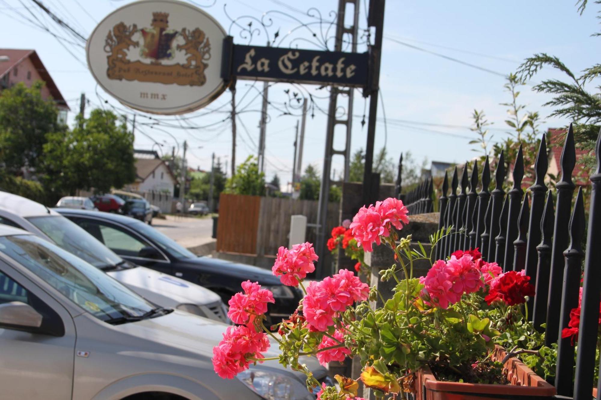 Hotel Lacetate Pitesti Exterior photo