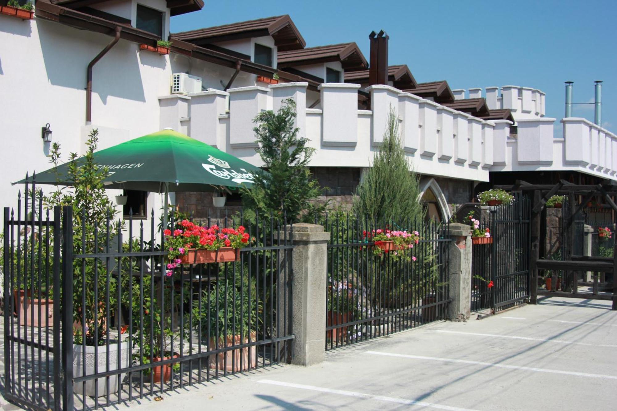 Hotel Lacetate Pitesti Exterior photo
