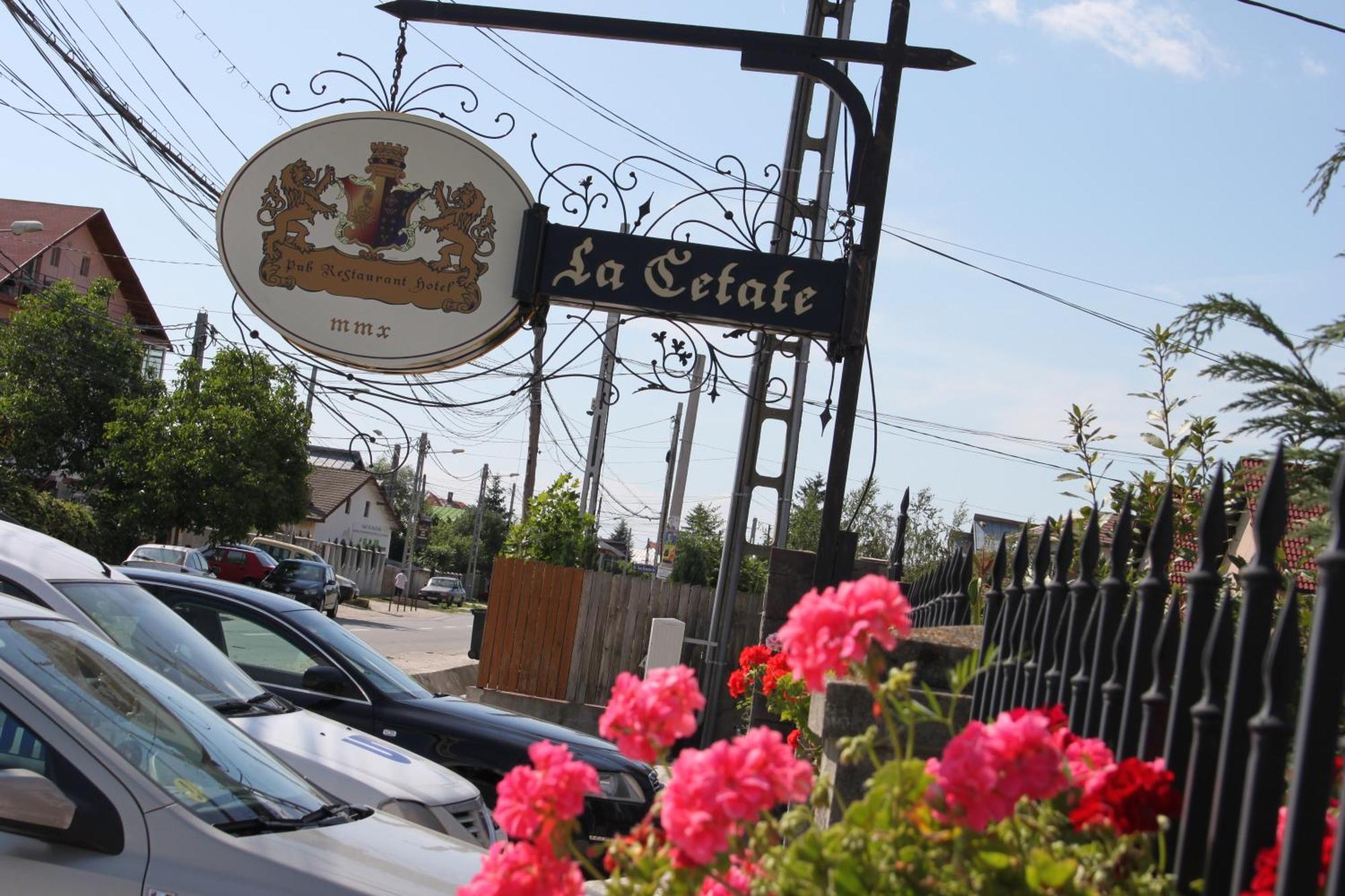 Hotel Lacetate Pitesti Exterior photo