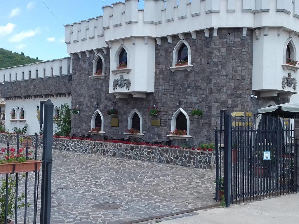Hotel Lacetate Pitesti Exterior photo